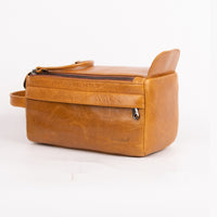 Full-grain leather dopp kit (view 3)